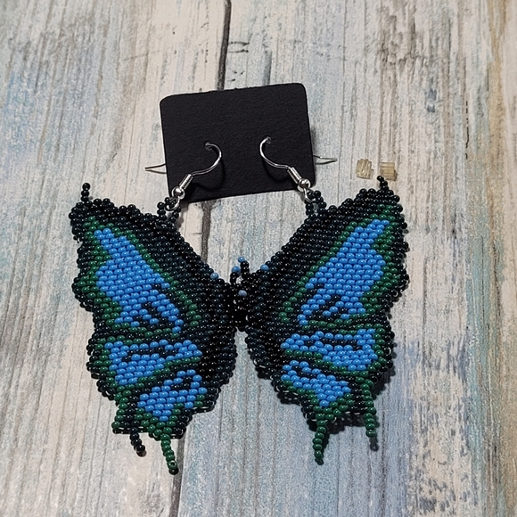 Handmade Buttlefly Wing Beaded Earrings. - Picture 5 of 6